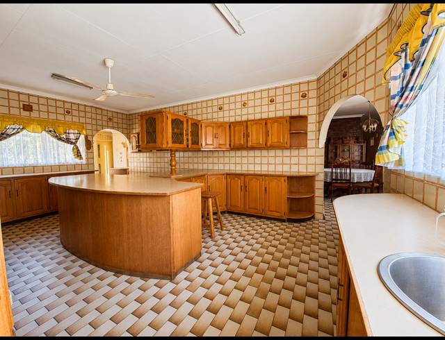 5 BEDROOM HOUSE FOR SALE IN DE DEUR
